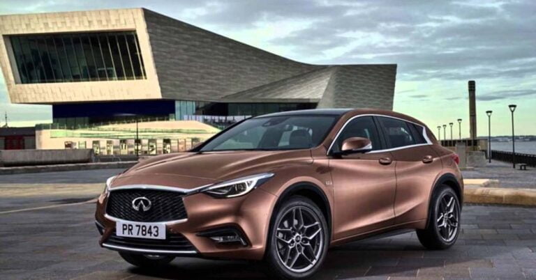 Infiniti Q30 2016