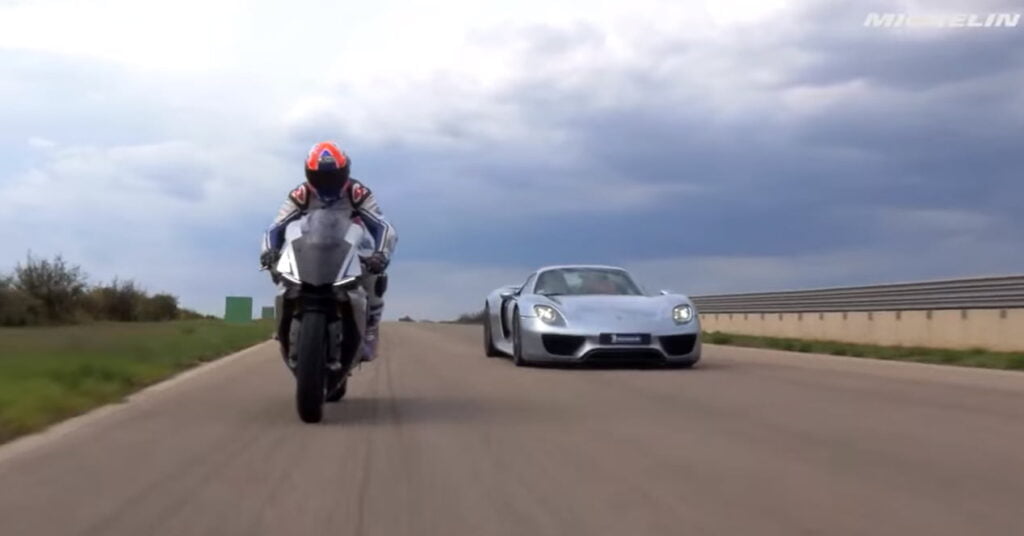 Porsche 911 Spyder Vs Yamaha R1