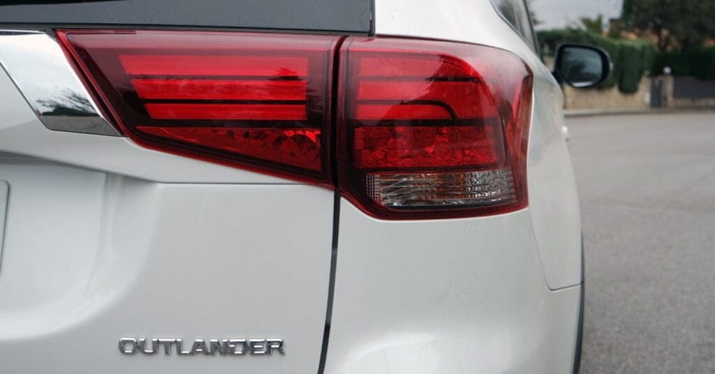 Mitsubishi Outlander Detalle Piloto Trasero