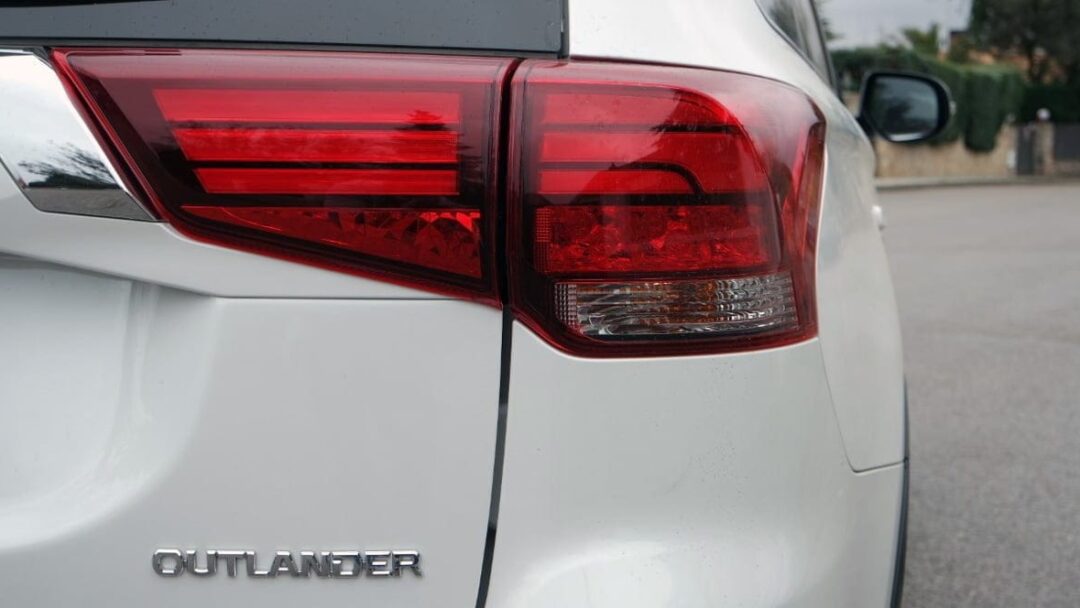 Mitsubishi Outlander Detalle Piloto Trasero