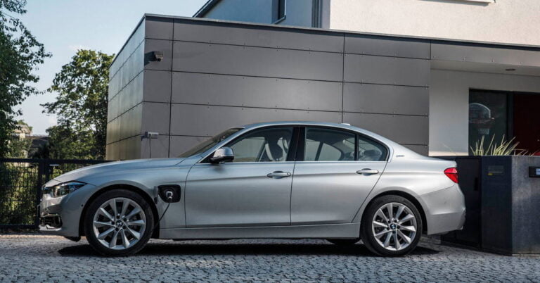 bmw 330e 2016