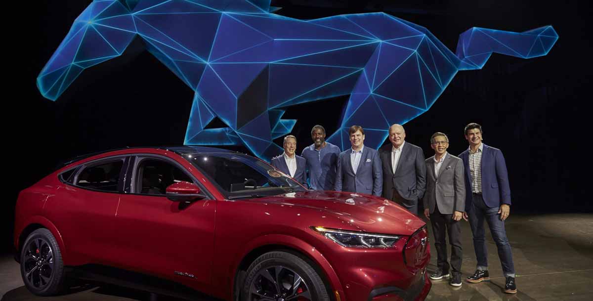 Ford cree que Tesla "fabrica mejores coches eléctricos que nadie"