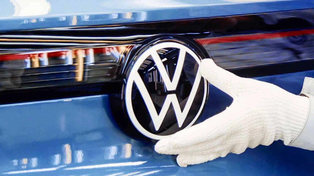 Volkswagen está en apuros, planea cerrar fábricas en Alemania por primera vez en su historia