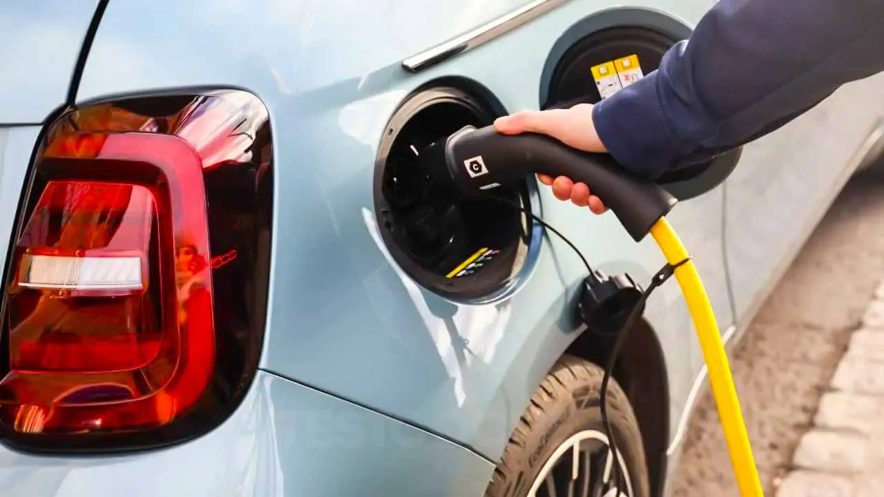 ¿Qué es el Estado de Carga (SoC) y el Estado de Salud (SOH) en un coche eléctrico?