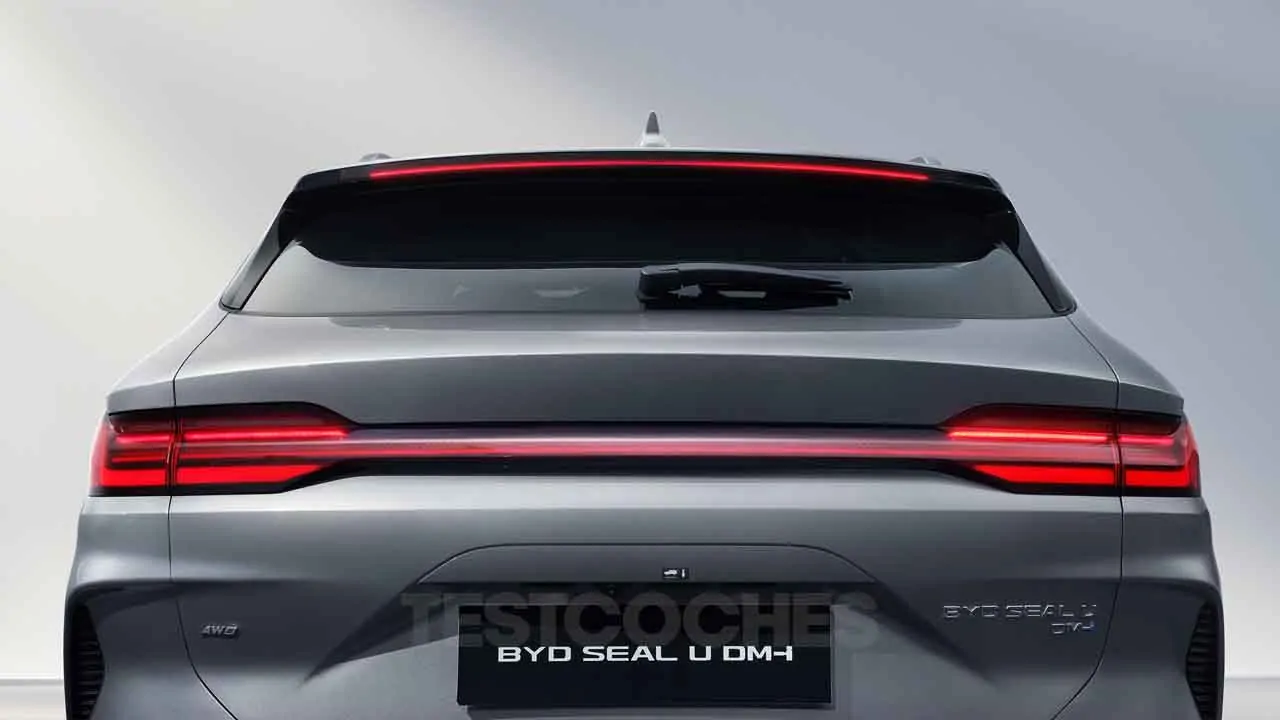 BYD multiplica las ventas de híbridos enchufables ¿Y si es pronto para los eléctricos?