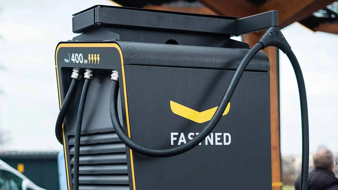 Fastned llega a España, carga a 400 kW y un potente plan de despliegue