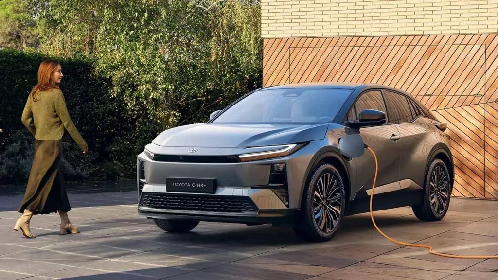 Esta es la autonomía real del Toyota C-HR+, el «coche perfecto» para todo